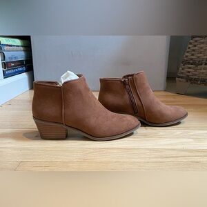 🤎NWT Brown Ankle Boots